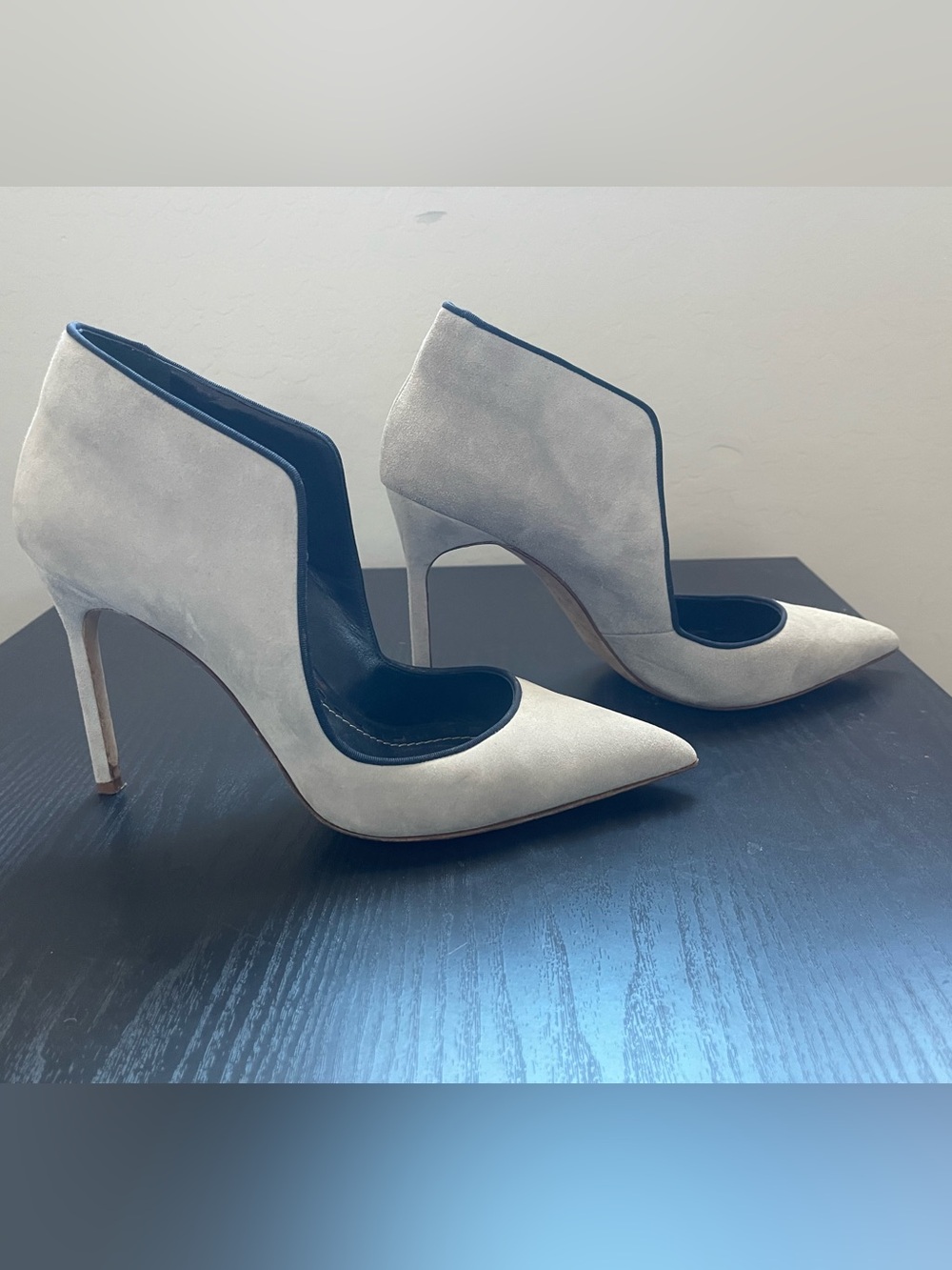 Manolo Blahnik 110 Gray Suede Cutout D’Orsay Pointed Toe Pumps IT 41 US 11